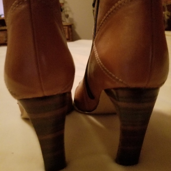 FINAL DISCOUNT-Valerie Stevens Ankle Boots - Picture 4 of 7